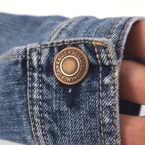 American Eagle Women's Classic Denim Jacket Button Down Faded Blue Wash Size M - Picture 8 of 15